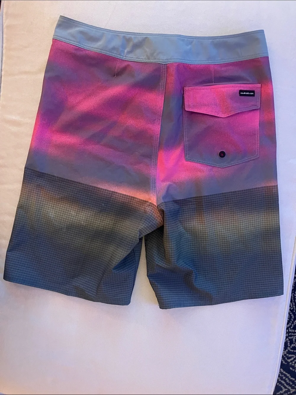 Quiksilver Men's Highline Size 29 Pink Gradient Boardshorts